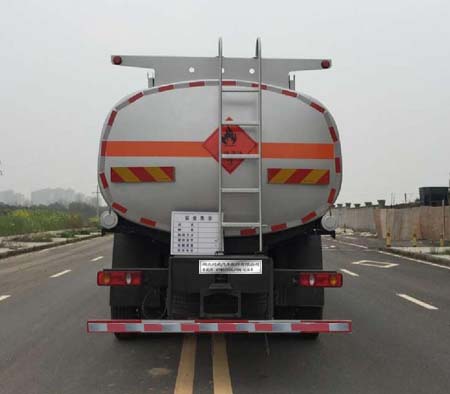 專威牌HTW5250GJYDQ型東風天錦小三軸加油車