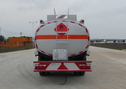 專威牌HTW5110GJYEAC型東風(fēng)多利卡加油車